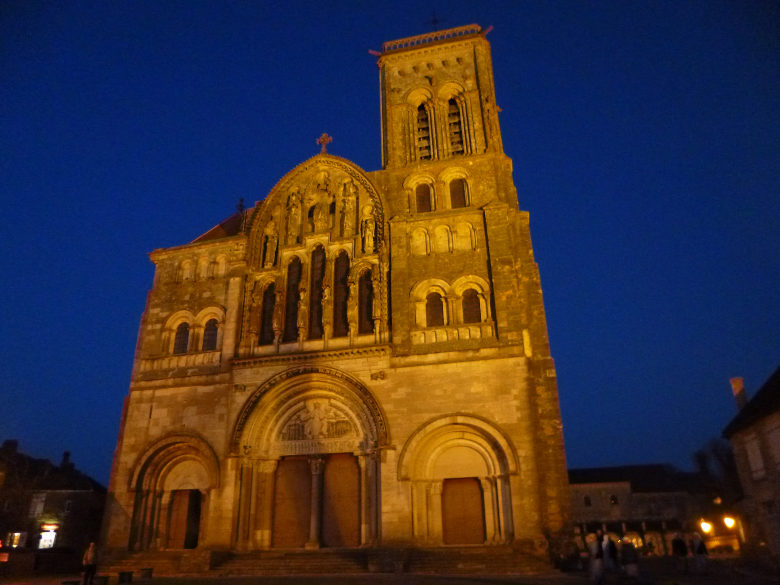 Photo de la Basilique de nuit